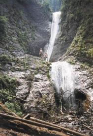 Pericol pentru Cascada Duruitoarea