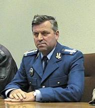 Ofier de poliie spnzurat