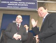 Bãsescu inaugureazã, Constantinescu acuzã, la CNSAS