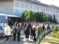 Guvernul mai ciupeºte cîteva sute de mii din banii profesorilor
