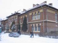 Colegii liceenelor spînzurate cer sfinþirea claselor
