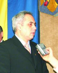 Secretarul de stat Agafiþei ºuntat de puiu' neascultãtor