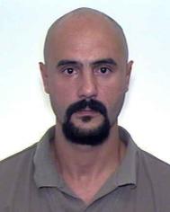 Jaf armat cu un pistol jucãrie