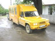 Dou� microbuze pentru elevi, un singur sofer