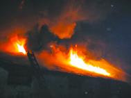 Casa fratelui, incendiatã din rãzbunare