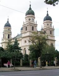 Trinitas, de 9 ani în eter