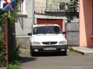 Izolat în curtea lui