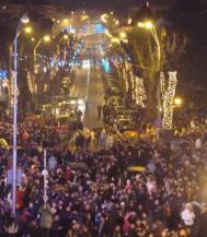 Mii de pietreni au petrecut Revelionul în centrul orasului