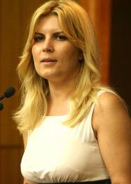 Elena Udrea l spulber pe contracandidatul de la USL