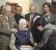 Omagiul primãriei pentru   un veteran de 100 de ani
