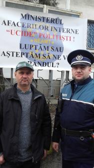 Protest în doi la Politie