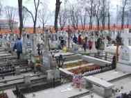 Pomenirea mortilor, în cimitirele din Piatra Neamt
