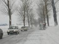 Prima zăpadă a dat de lucru drumarilor