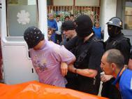 B�t�usi de politisti, pedepse „democratice“