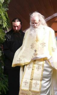 Părintele Iustin, decorat si ridicat la rang de arhimandrit
