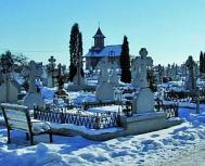 ÎN CIMITIR E LOC DE FURAT