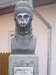 Bustul Veronic�i Micle, vandalizat